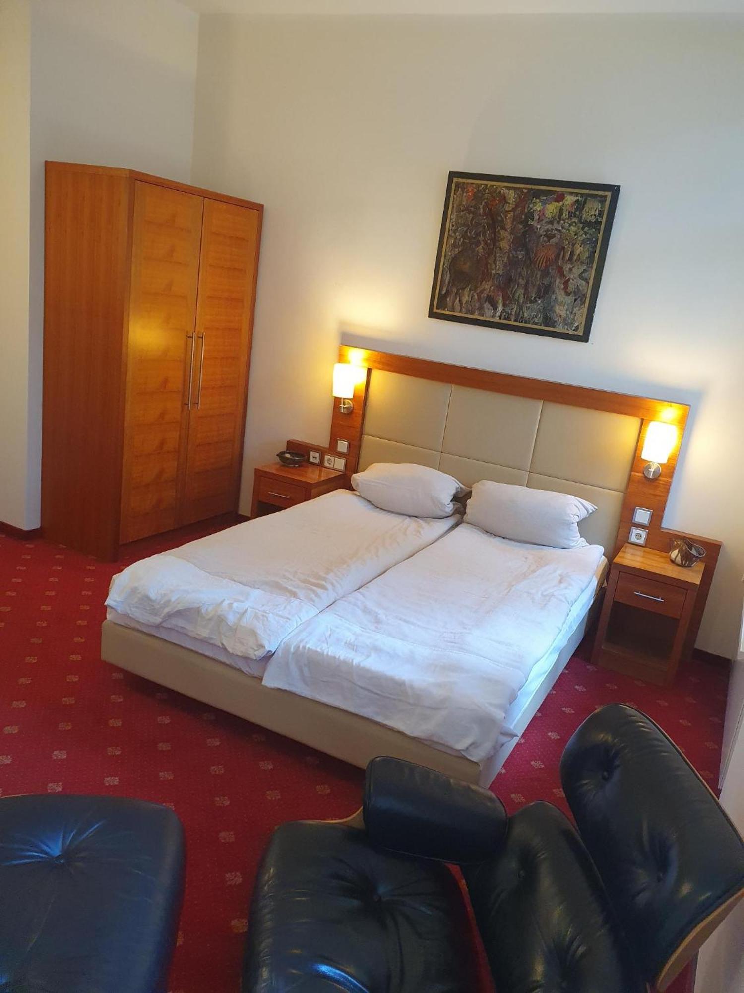 Die Villa, Zimmer 17, Dz เลเวอร์คูเซน ภายนอก รูปภาพ