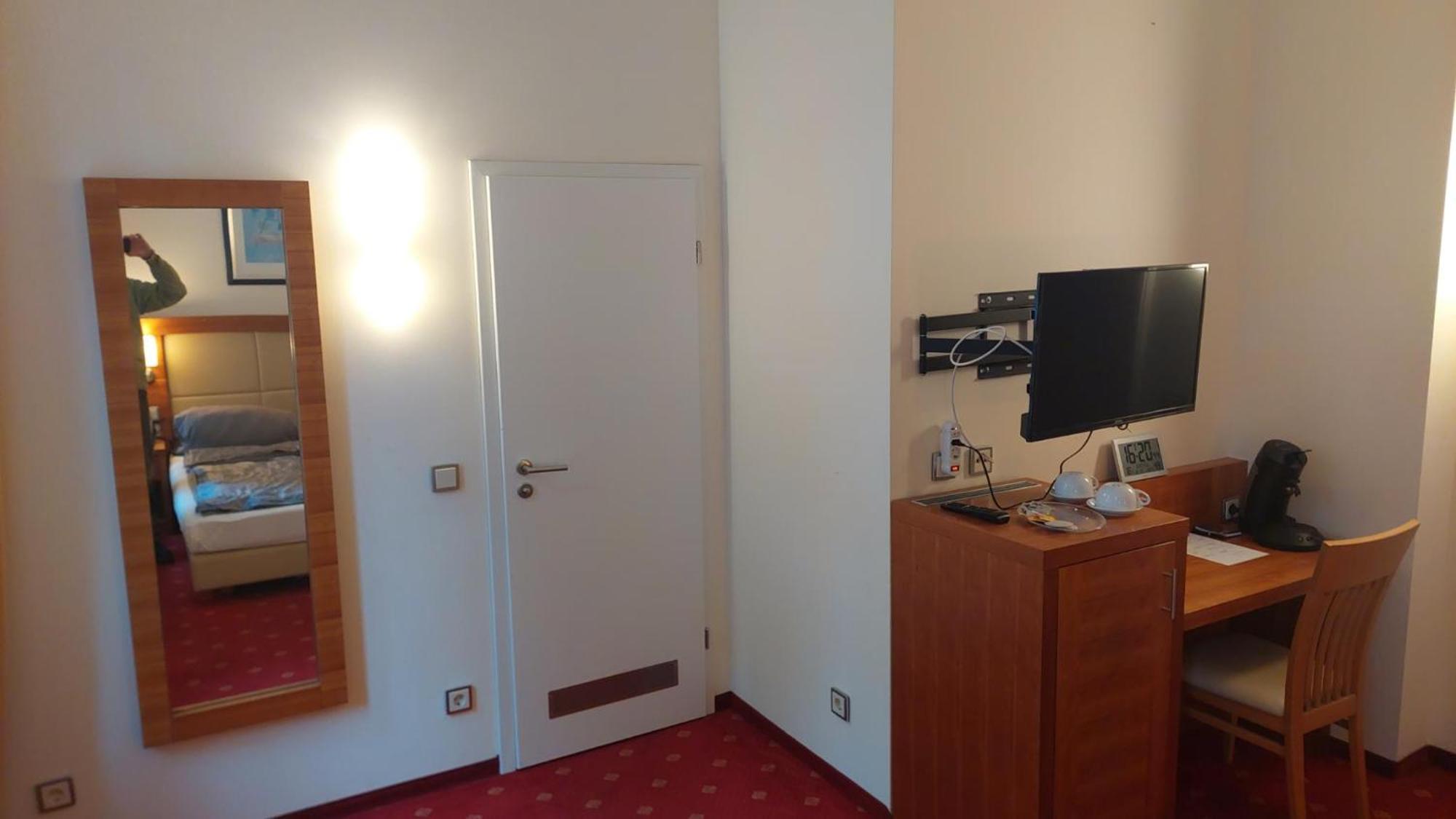 Die Villa, Zimmer 17, Dz เลเวอร์คูเซน ภายนอก รูปภาพ