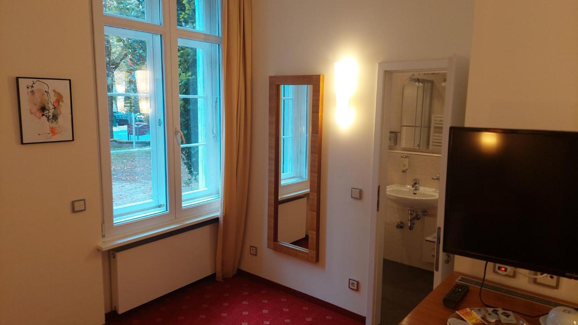 Die Villa, Zimmer 17, Dz เลเวอร์คูเซน ภายนอก รูปภาพ