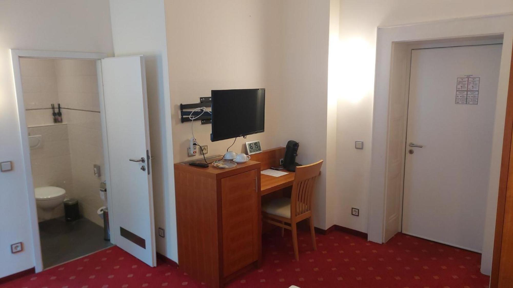 Die Villa, Zimmer 17, Dz เลเวอร์คูเซน ภายนอก รูปภาพ